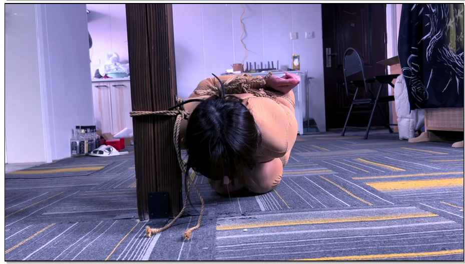 【绳精病】请让我做爸爸的捆绑小宠物 反差美女被训练的第一步是要被拴在主人脚边习惯