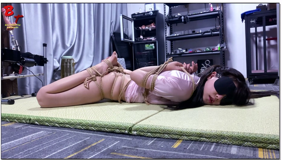【绳精病】美女被折腾的疲惫不堪倒头就睡竟没发觉怪男趁机将她紧缚捆绑并疯狂榨汁半梦…