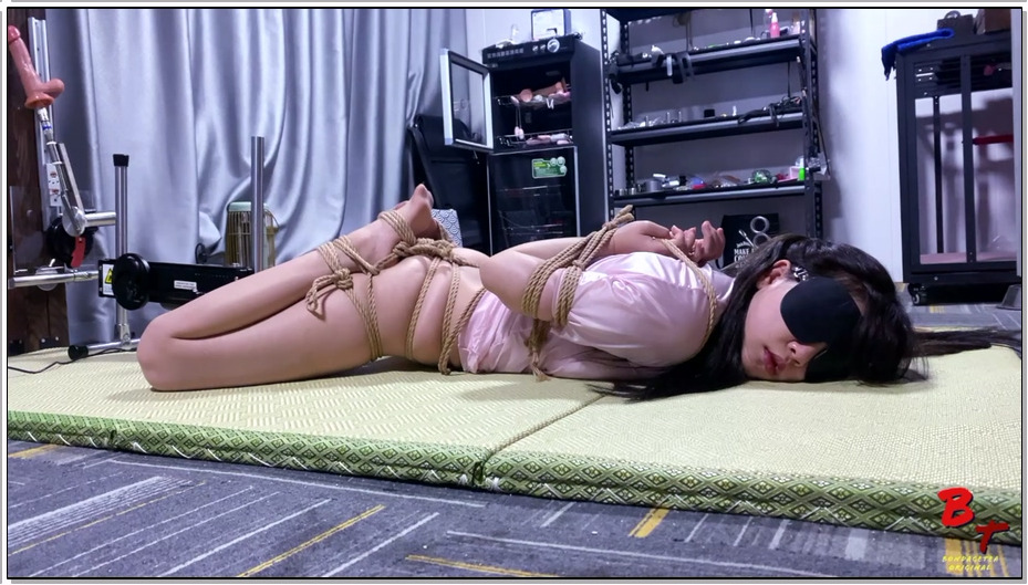 【绳精病】美女被折腾的疲惫不堪倒头就睡竟没发觉怪男趁机将她紧缚捆绑并疯狂榨汁半梦…