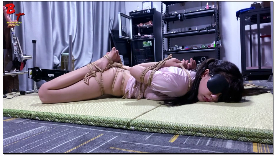 【绳精病】美女被折腾的疲惫不堪倒头就睡竟没发觉怪男趁机将她紧缚捆绑并疯狂榨汁半梦…