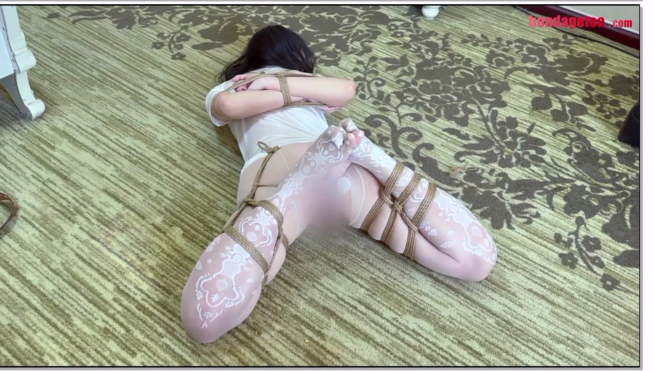 【绳精病】女孩被男友紧缚严加管教逐渐变乖越屈辱越兴奋获得男友的奖励塞子绑着脚趾