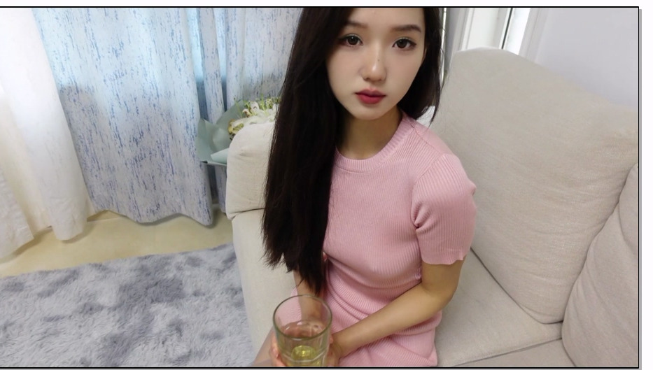 【树屋轻调】骚货后妈灵灵撞见男主打飞机后十分尴尬，还去告诉了男主爸爸，男主怀恨在心