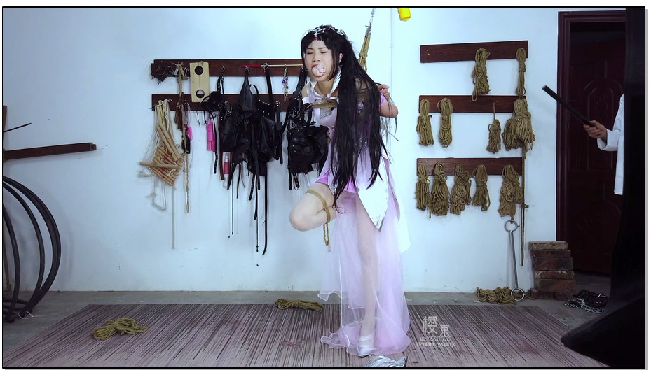 【樱束原创】斗罗大陆-小舞单脚吊缚篇 单脚吊缚继续审问小舞唐三下落，特别紧的单脚吊..