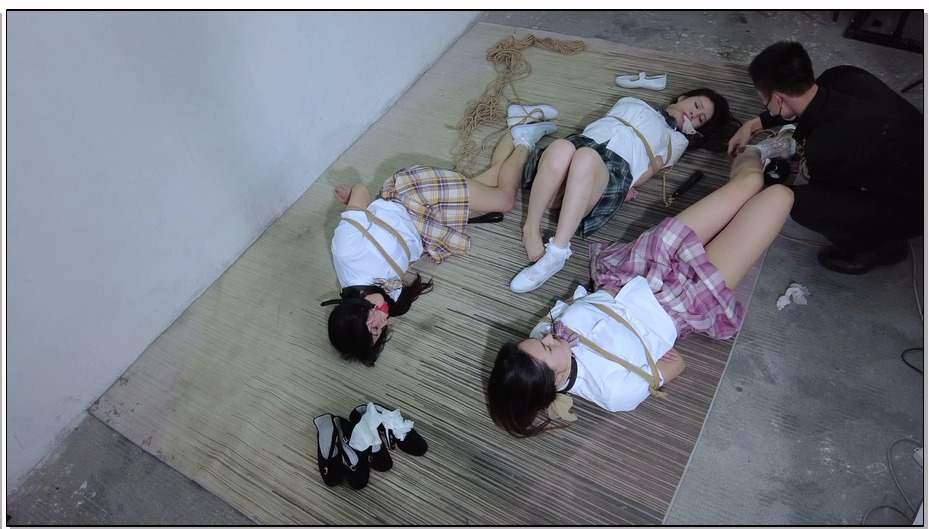 【樱束原创】面试陷阱第四集之囚禁三女 人贩子小弟将他垂涎已久的花姐迷晕和两个面试…