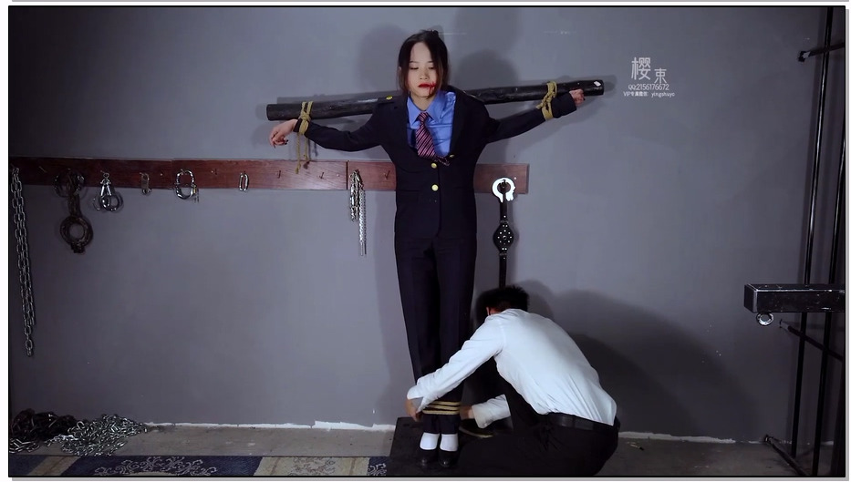 【樱束原创】诱骗女铁管上 高傲的女铁管被歹徒诱骗并制服，全身被其抚摸亵玩