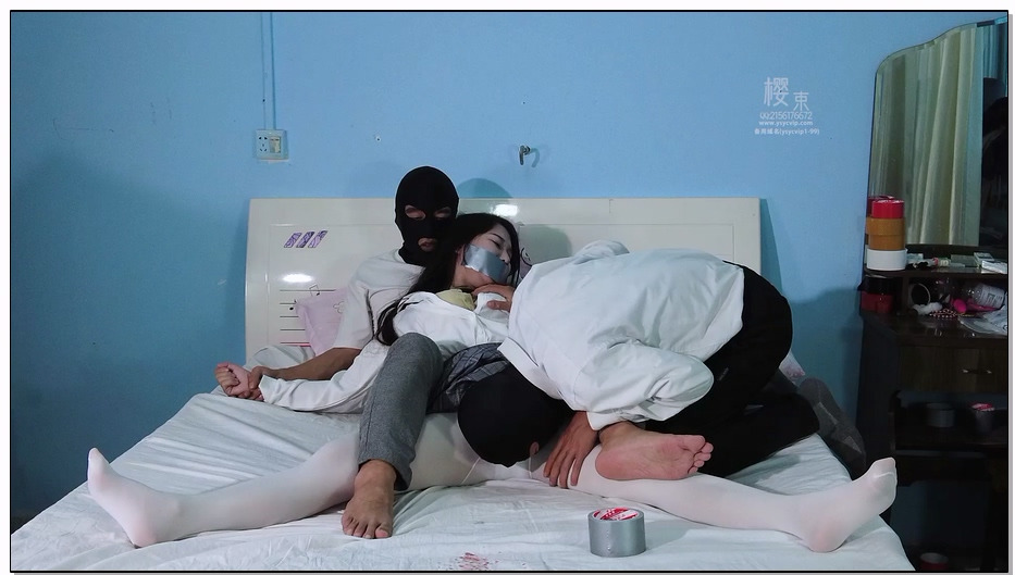 【樱束原创】两歹徒入室作乱 两个歹徒跟随放学回家的小妹妹偷摸入室将她制服胶带封嘴