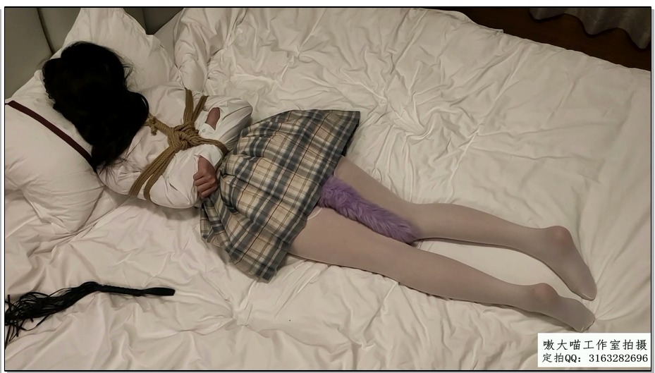 【嗷大喵】二次元少女JK2 紧缚+塞满胶布封住+超紧驷马+塞入尾巴+鞭子抽打+放置+仰身海.. 
