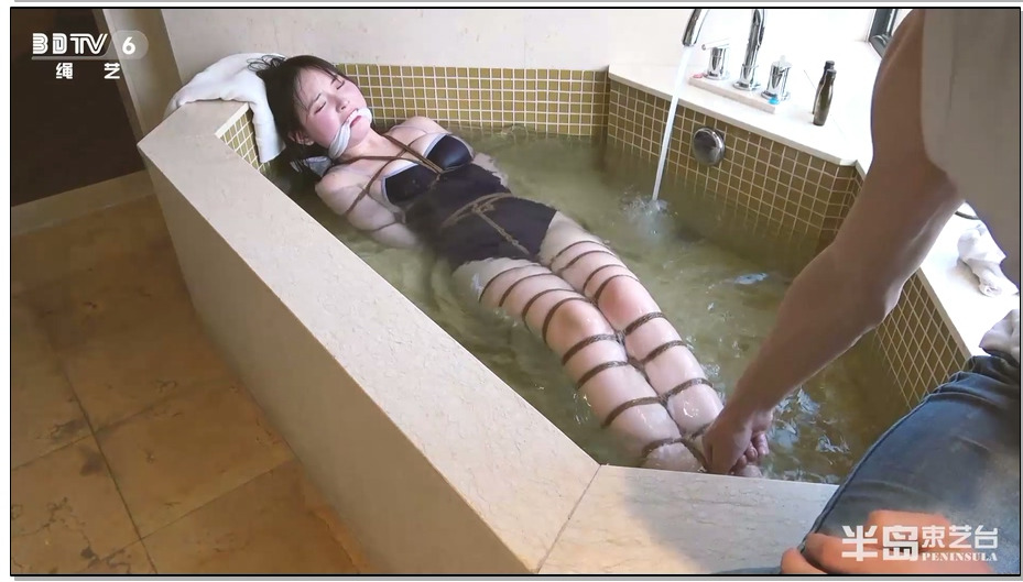 【半岛束艺】流星死库水泳装浴池惊魂