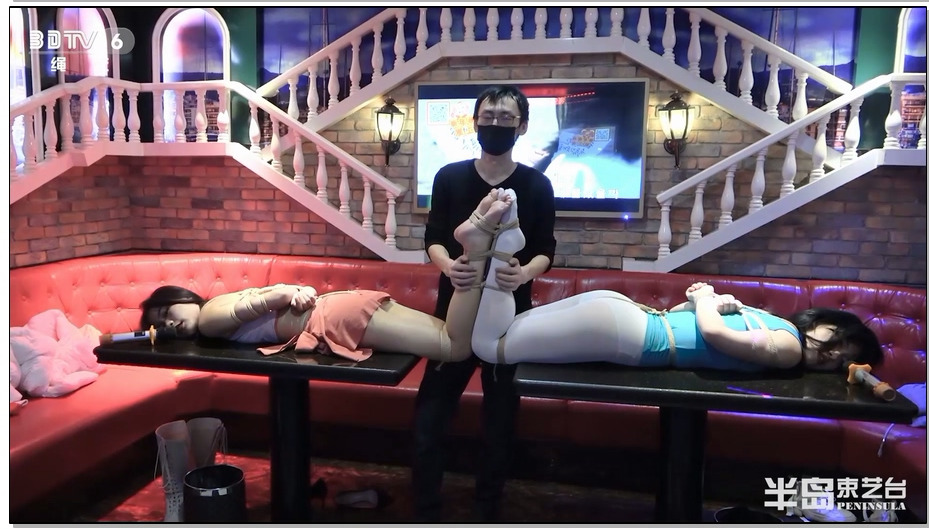 【半岛束艺】服务员乱入，KTV双星陷入尴尬，对虾造型暴露无遗
