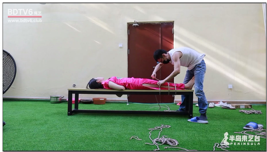 【半岛束艺】佐伊 惊艳旗袍木凳蛇缚，哭得邻居差点报警